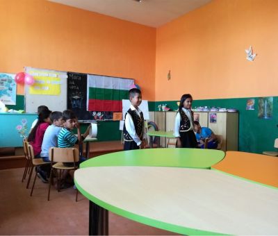 Поглед към миналото в снимки  - ОУ Христо Ботев - Юнаците